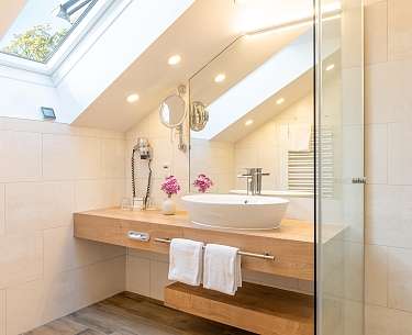 Doppelzimmer Deluxe l Badezimmer 202 min Doppelzimmer Deluxe l Badezimmer 202 min